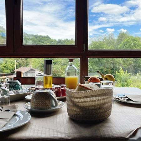 Hotel Avelina Onís エクステリア 写真