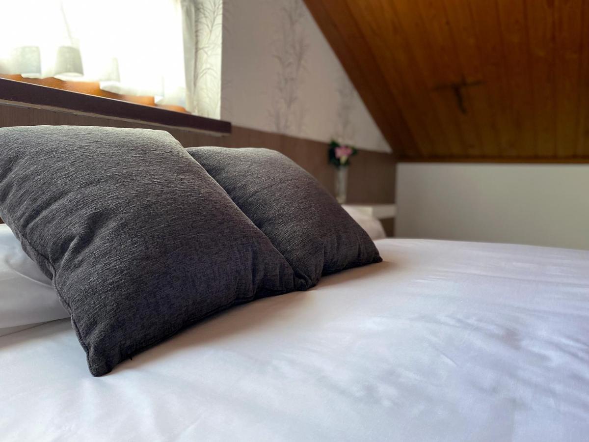 Hotel Avelina Onís エクステリア 写真