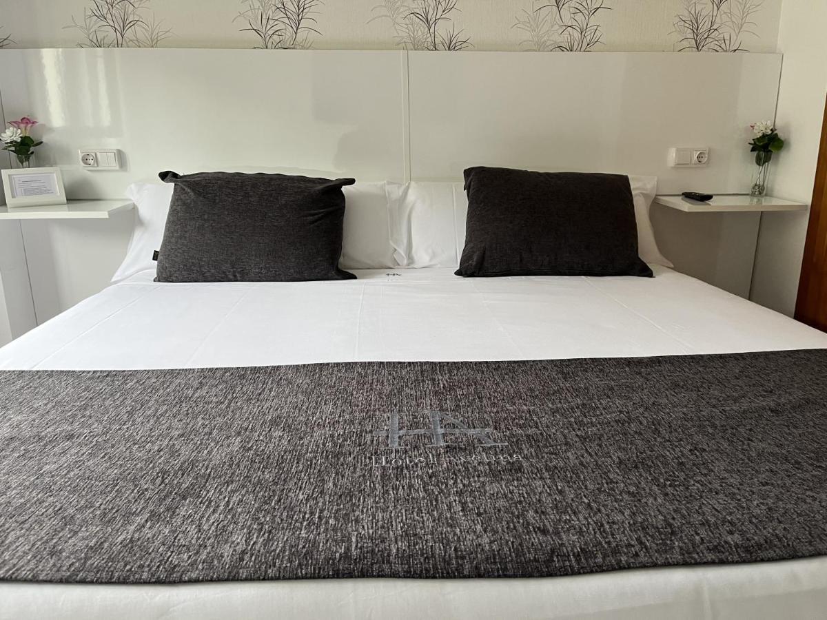 Hotel Avelina Onís エクステリア 写真