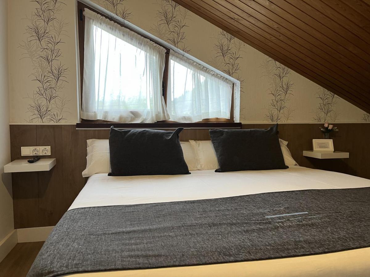 Hotel Avelina Onís エクステリア 写真