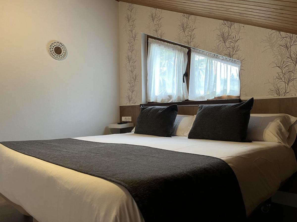 Hotel Avelina Onís エクステリア 写真