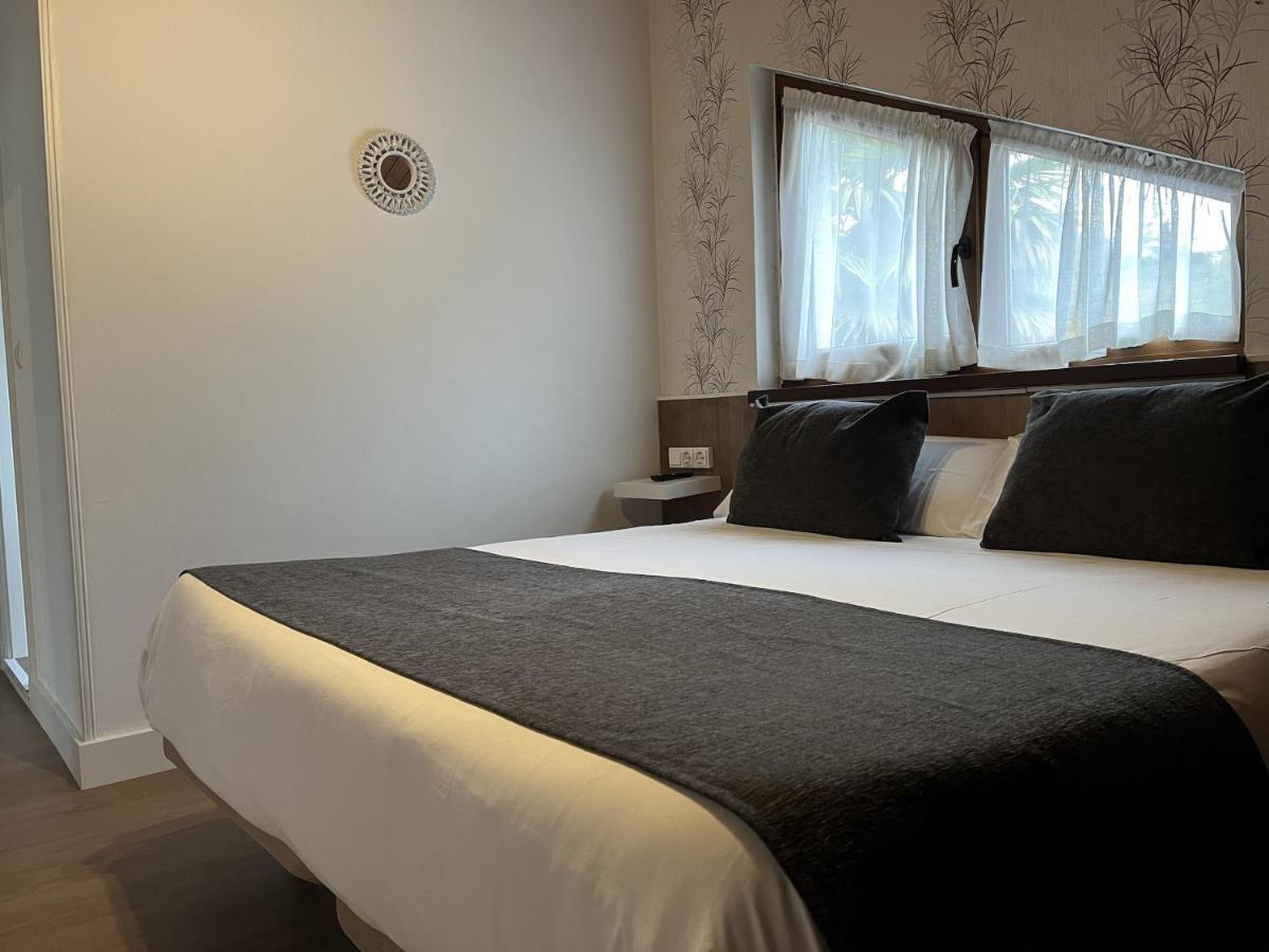 Hotel Avelina Onís エクステリア 写真