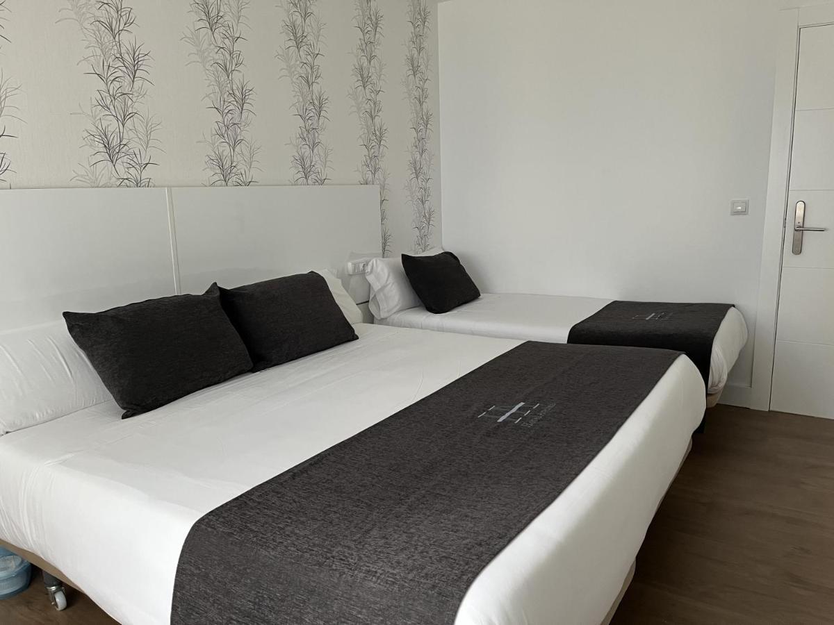 Hotel Avelina Onís エクステリア 写真