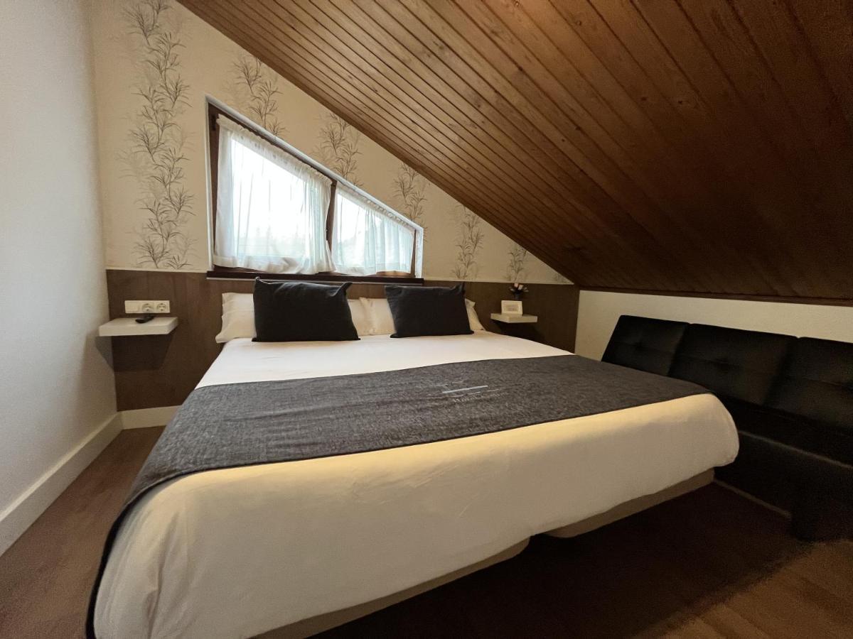 Hotel Avelina Onís エクステリア 写真