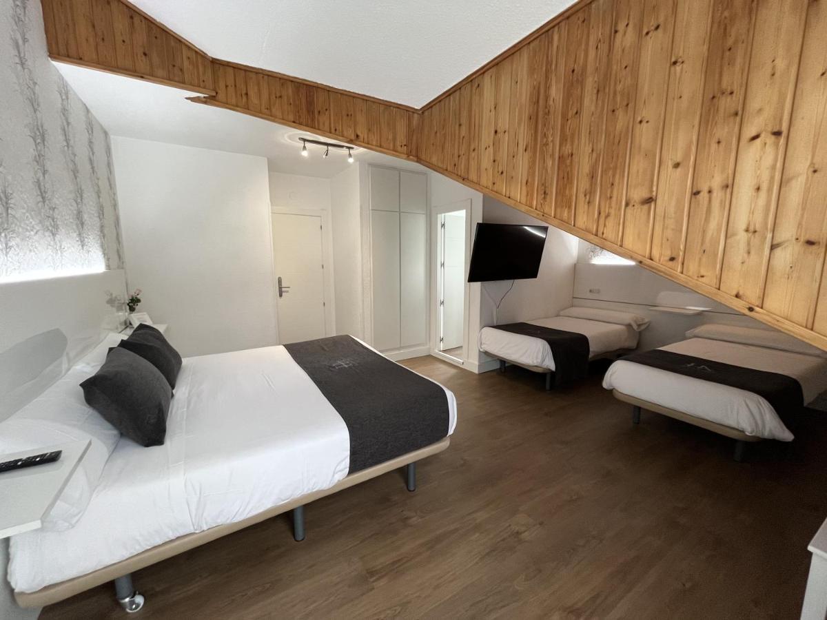 Hotel Avelina Onís エクステリア 写真
