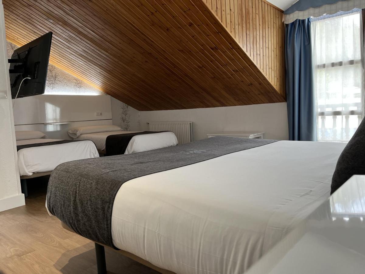 Hotel Avelina Onís エクステリア 写真