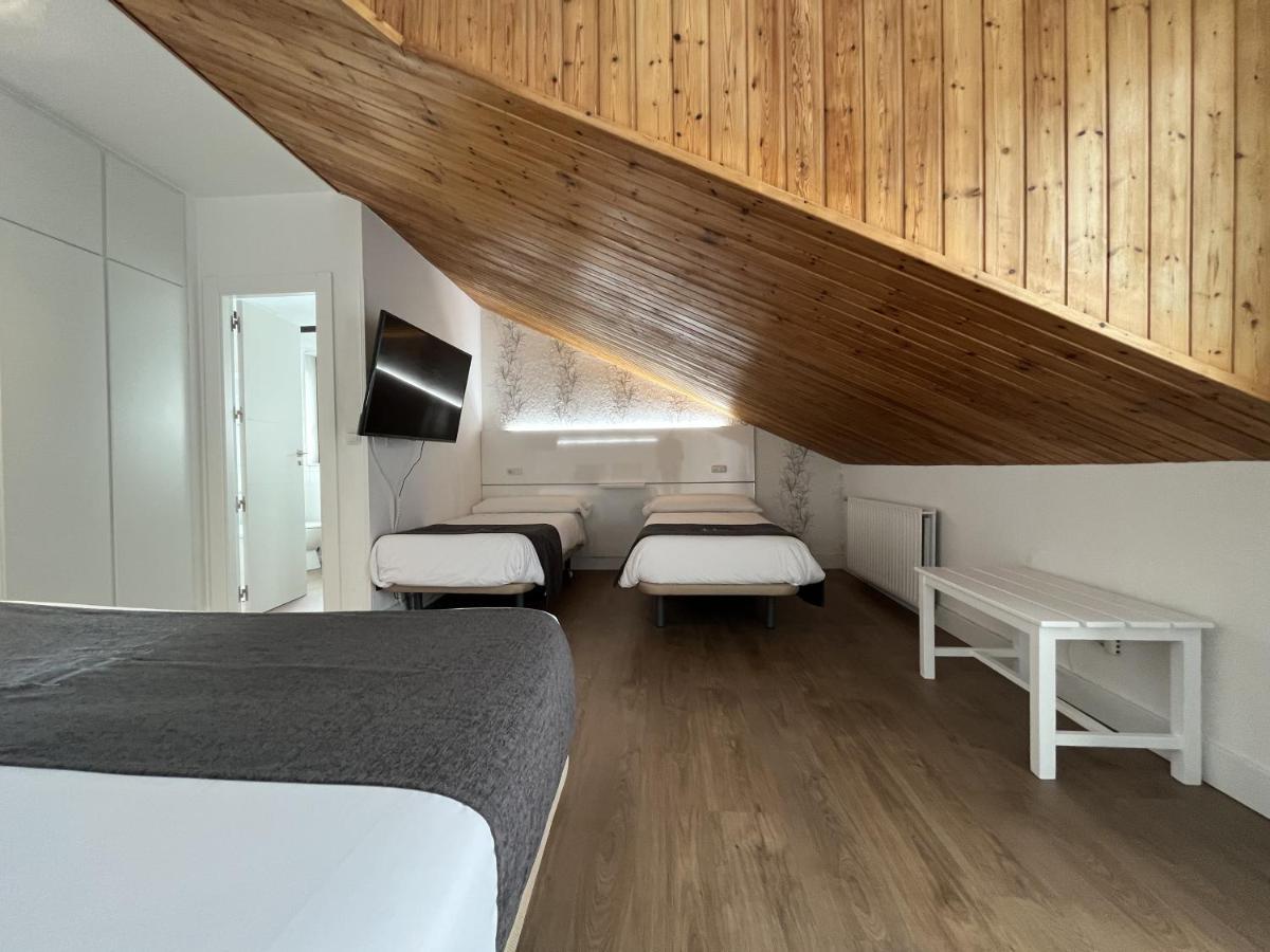 Hotel Avelina Onís エクステリア 写真