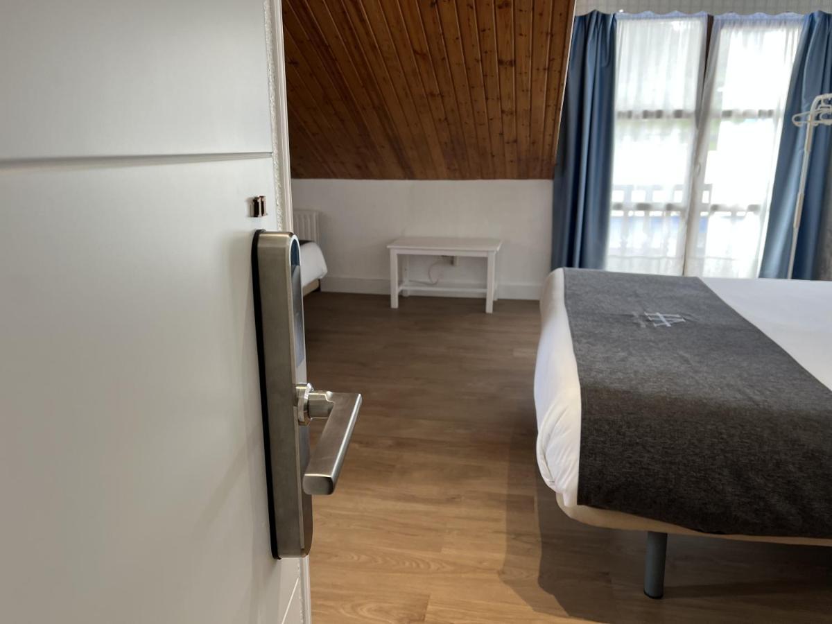 Hotel Avelina Onís エクステリア 写真