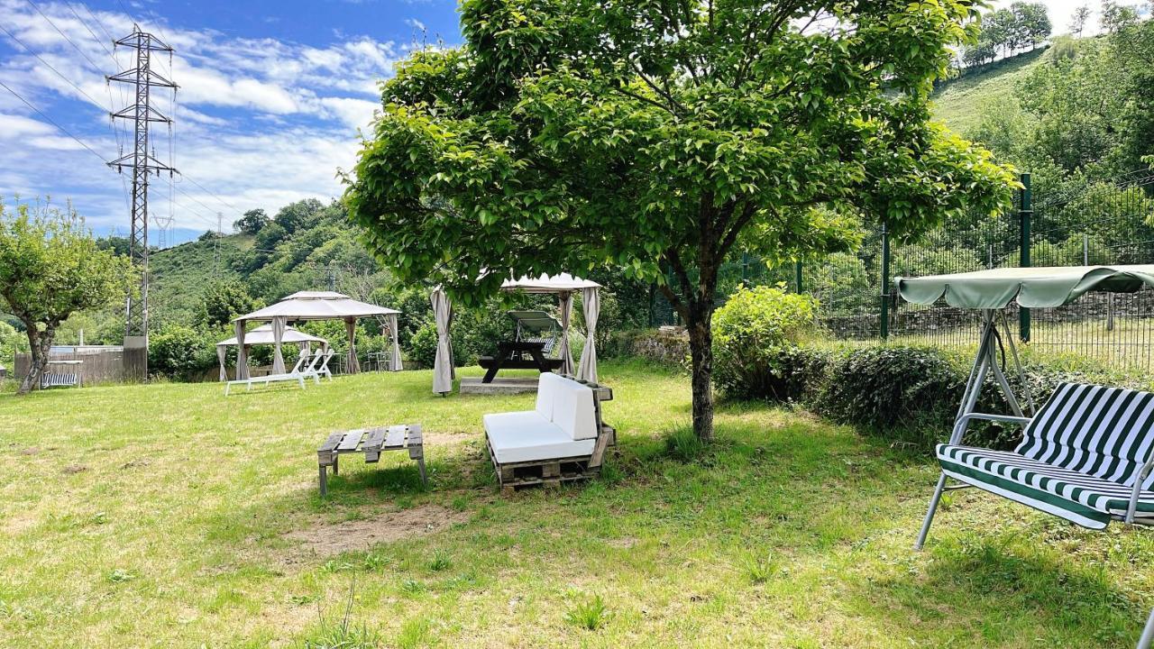 Hotel Avelina Onís エクステリア 写真